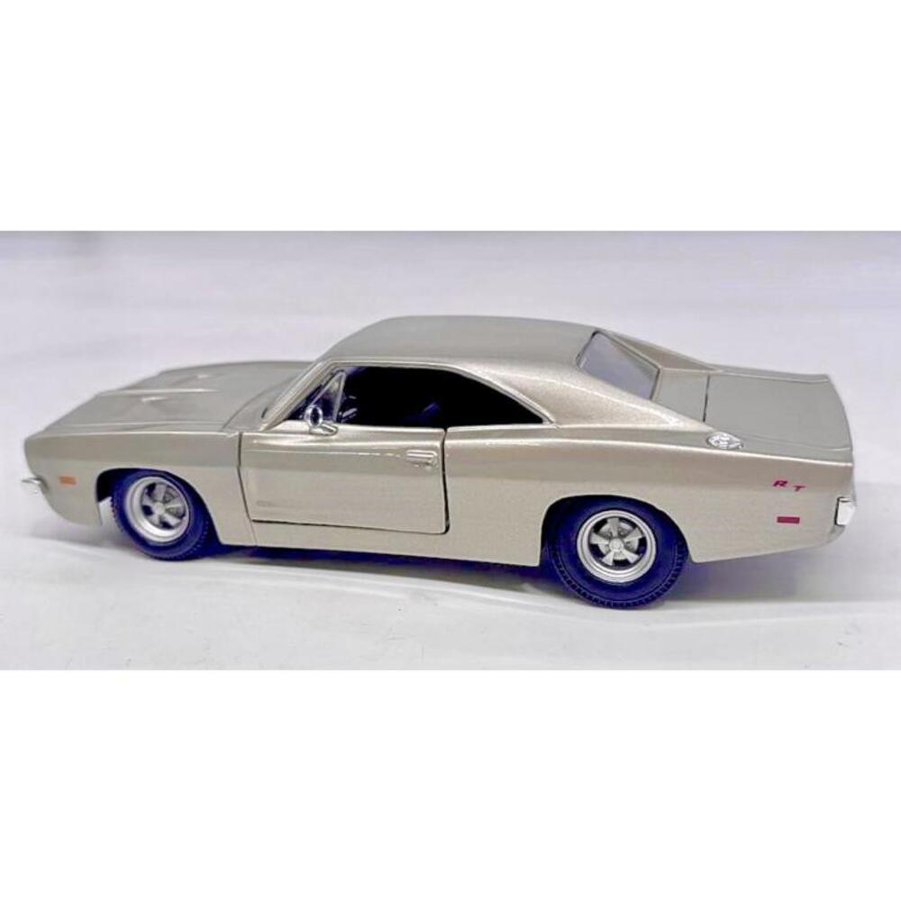 1969 Dodge Charger R/T Hemi 1:25  Scale Die-cast Car by Maisto